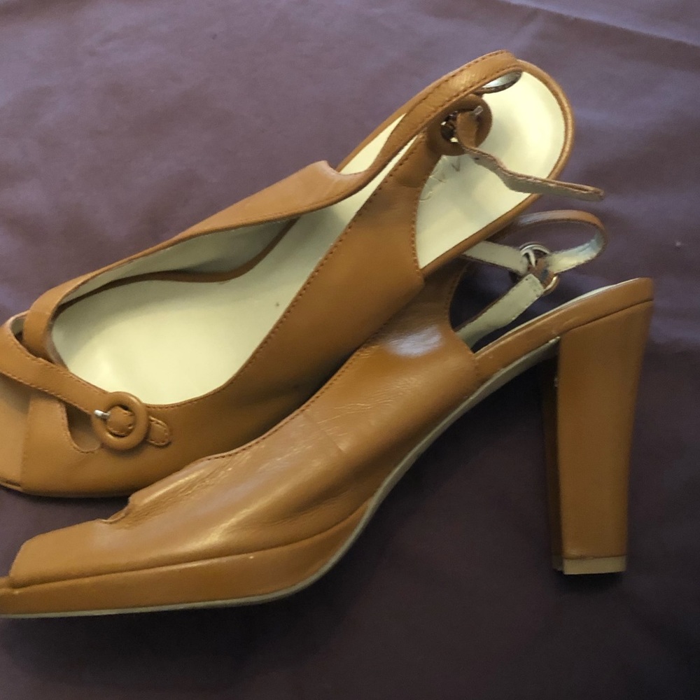 Peep toe pumps. Genuine leather, 8M new.